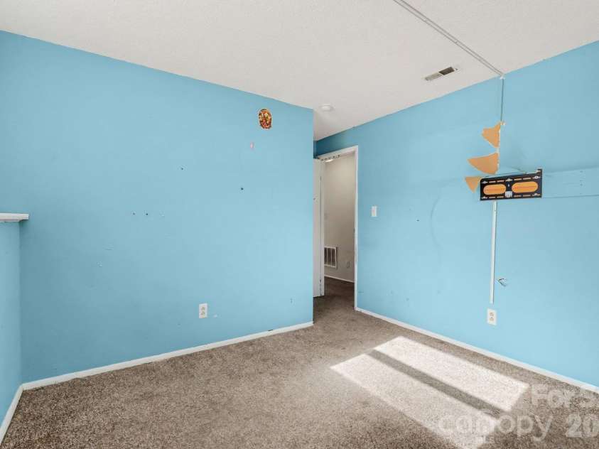 1010 Glenfiddich Drive, Charlotte, NC 28215.  MLS# CAR4434541, YatesRealty ID 56558. 