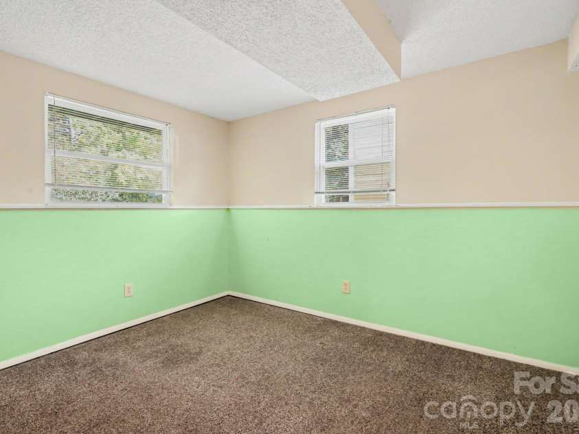 1010 Glenfiddich Drive, Charlotte, NC 28215.  MLS# CAR4434541, YatesRealty ID 56558. 