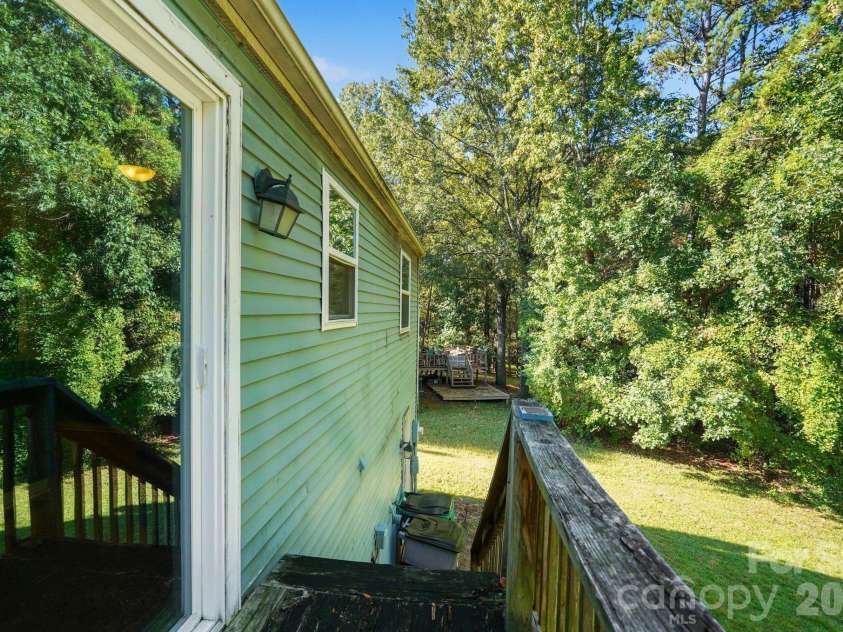 1010 Glenfiddich Drive, Charlotte, NC 28215.  MLS# CAR4434541, YatesRealty ID 56558. 