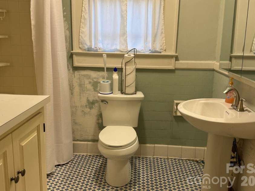 509 Hilton Street, Kershaw, SC 29067.  MLS# CAR4354734, YatesRealty ID 5656. 1st Bath 