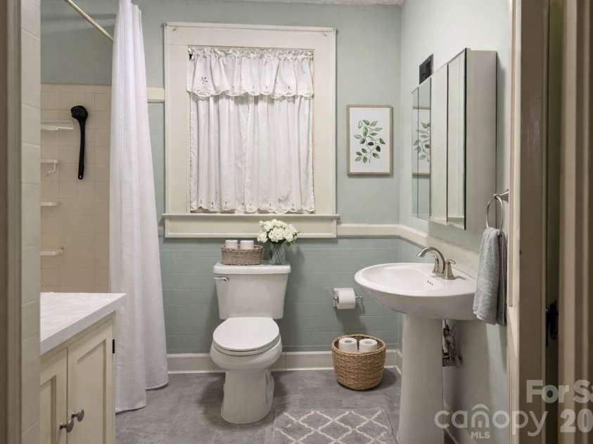 509 Hilton Street, Kershaw, SC 29067.  MLS# CAR4354734, YatesRealty ID 5656. 1st Bath Idea