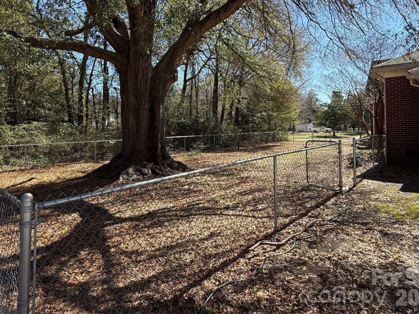 509 Hilton Street, Kershaw, SC 29067.  MLS# CAR4354734, YatesRealty ID 5656. Big Beautiful BackYard  Tree