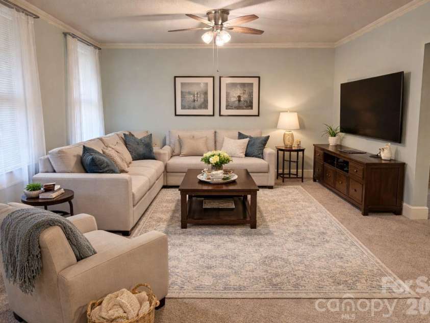 509 Hilton Street, Kershaw, SC 29067.  MLS# CAR4354734, YatesRealty ID 5656. Could be 4th Bed / Livingroom