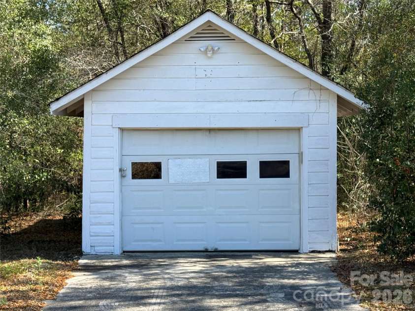 509 Hilton Street, Kershaw, SC 29067.  MLS# CAR4354734, YatesRealty ID 5656. Garage/Workshop/She-He Shed