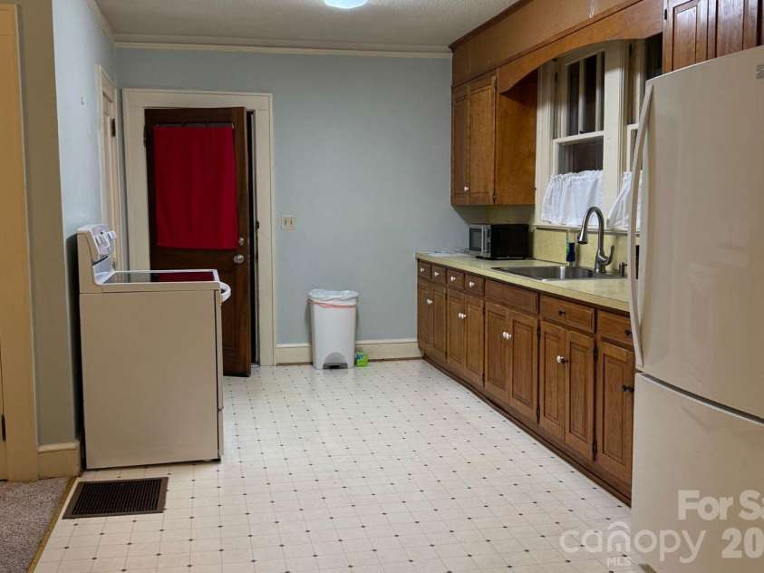 509 Hilton Street, Kershaw, SC 29067.  MLS# CAR4354734, YatesRealty ID 5656. Kitchen
