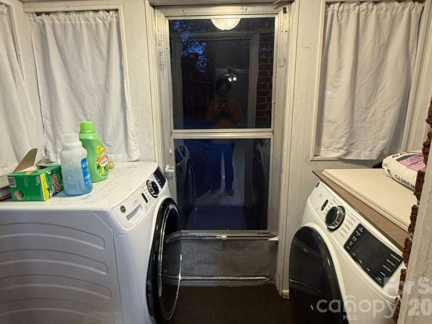 509 Hilton Street, Kershaw, SC 29067.  MLS# CAR4354734, YatesRealty ID 5656. Laundry back porch