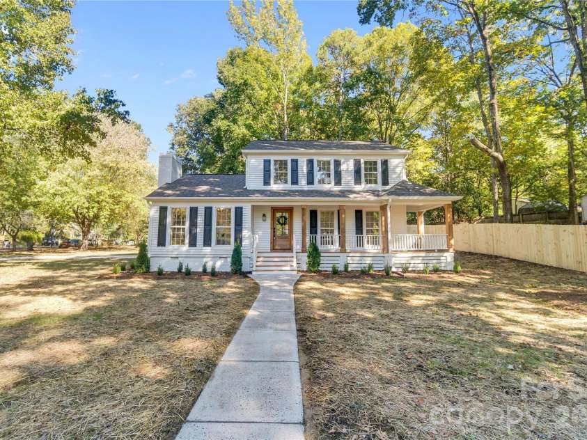 512 Morning Dale Road, Matthews, NC 28105.  MLS# CAR4431332, YatesRealty ID 56566. 