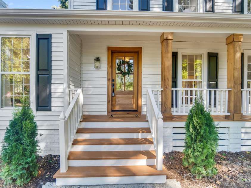 512 Morning Dale Road, Matthews, NC 28105.  MLS# CAR4431332, YatesRealty ID 56566. 