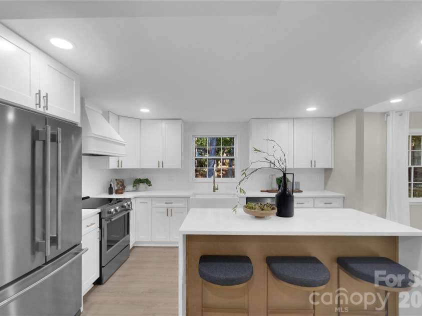 512 Morning Dale Road, Matthews, NC 28105.  MLS# CAR4431332, YatesRealty ID 56566. 