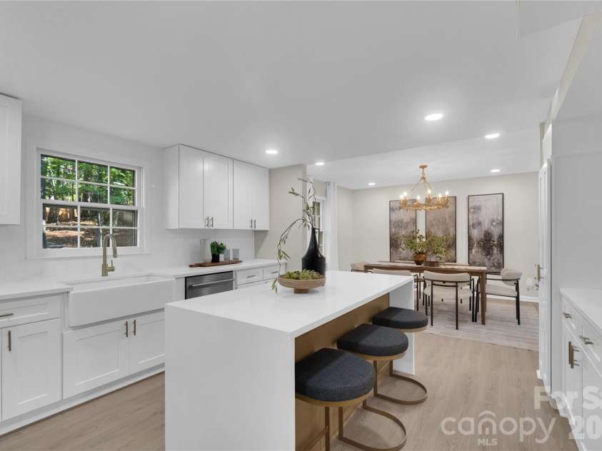 512 Morning Dale Road, Matthews, NC 28105.  MLS# CAR4431332, YatesRealty ID 56566. 
