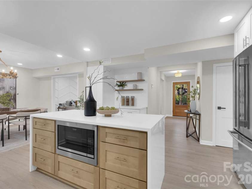 512 Morning Dale Road, Matthews, NC 28105.  MLS# CAR4431332, YatesRealty ID 56566. 
