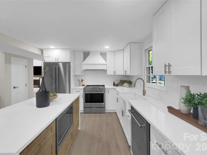 512 Morning Dale Road, Matthews, NC 28105.  MLS# CAR4431332, YatesRealty ID 56566. 