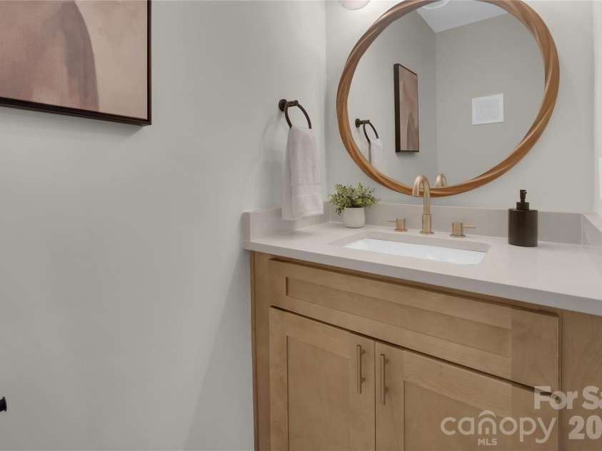512 Morning Dale Road, Matthews, NC 28105.  MLS# CAR4431332, YatesRealty ID 56566. 