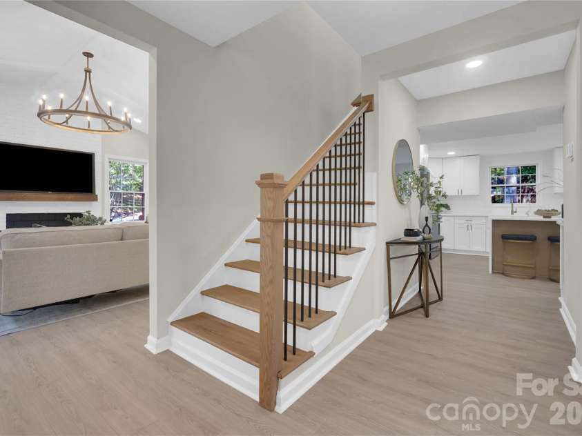 512 Morning Dale Road, Matthews, NC 28105.  MLS# CAR4431332, YatesRealty ID 56566. 