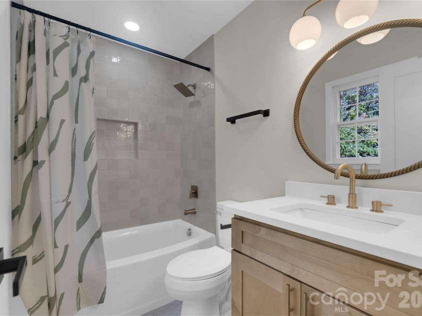 512 Morning Dale Road, Matthews, NC 28105.  MLS# CAR4431332, YatesRealty ID 56566. 