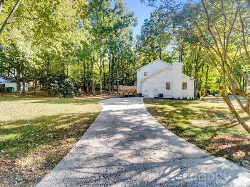 512 Morning Dale Road, Matthews, NC 28105.  MLS# CAR4431332, YatesRealty ID 56566. 