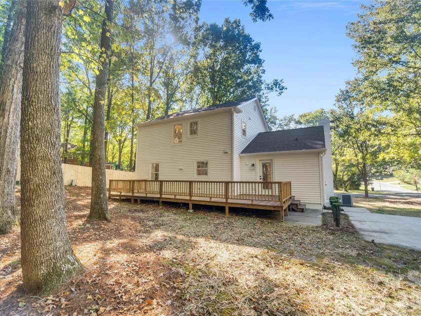 512 Morning Dale Road, Matthews, NC 28105.  MLS# CAR4431332, YatesRealty ID 56566. 