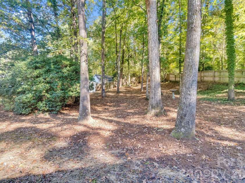 512 Morning Dale Road, Matthews, NC 28105.  MLS# CAR4431332, YatesRealty ID 56566. 