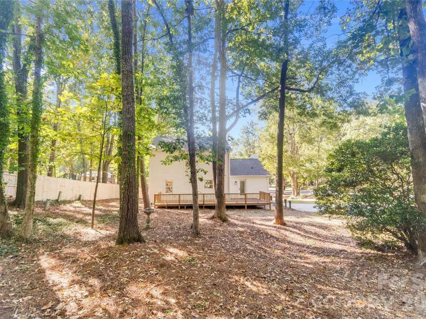 512 Morning Dale Road, Matthews, NC 28105.  MLS# CAR4431332, YatesRealty ID 56566. 