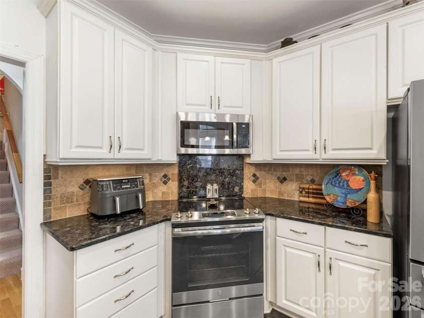 714 Corinthian Place, Charlotte, NC 28211.  MLS# CAR4430064, YatesRealty ID 56576. 