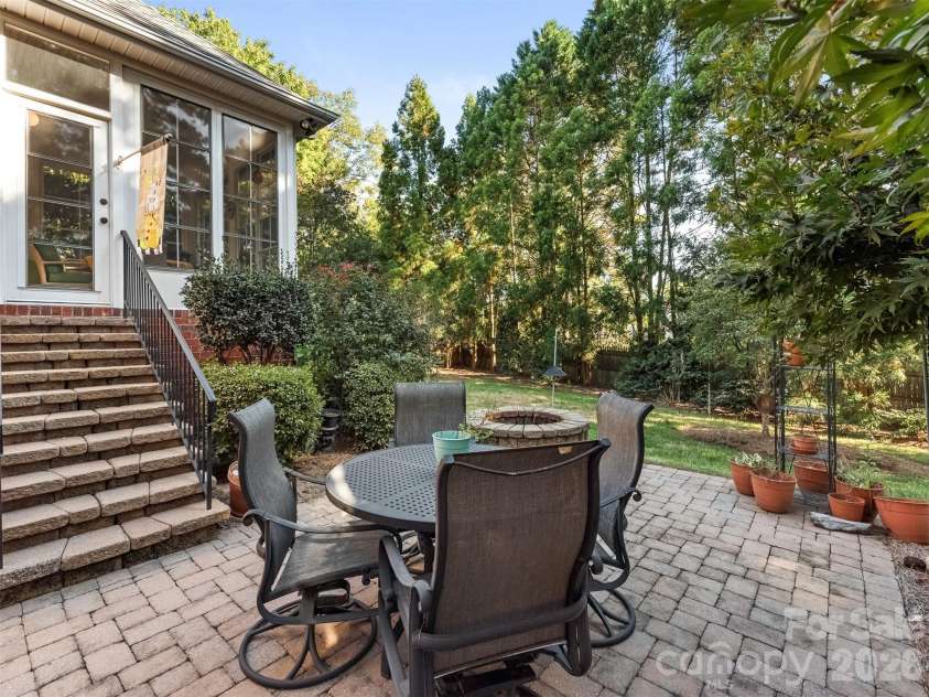 714 Corinthian Place, Charlotte, NC 28211.  MLS# CAR4430064, YatesRealty ID 56576. 