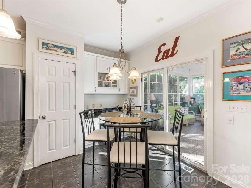 714 Corinthian Place, Charlotte, NC 28211.  MLS# CAR4430064, YatesRealty ID 56576. Breakfast area