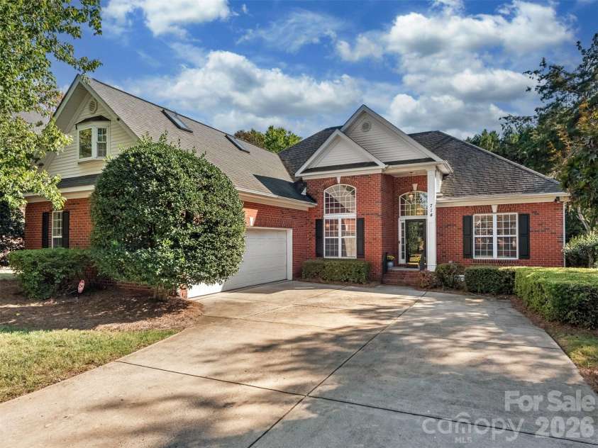 714 Corinthian Place, Charlotte, NC 28211.  MLS# CAR4430064, YatesRealty ID 56576. Front