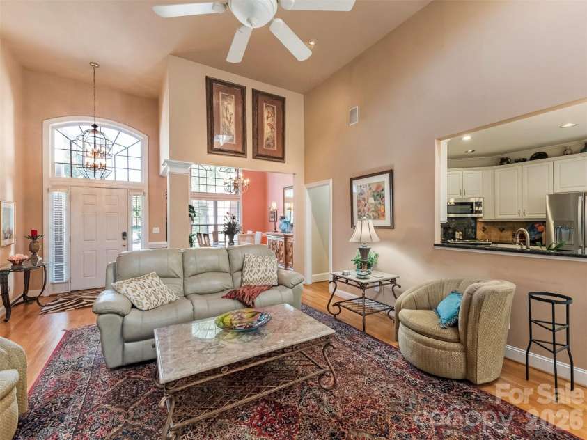 714 Corinthian Place, Charlotte, NC 28211.  MLS# CAR4430064, YatesRealty ID 56576. Great room