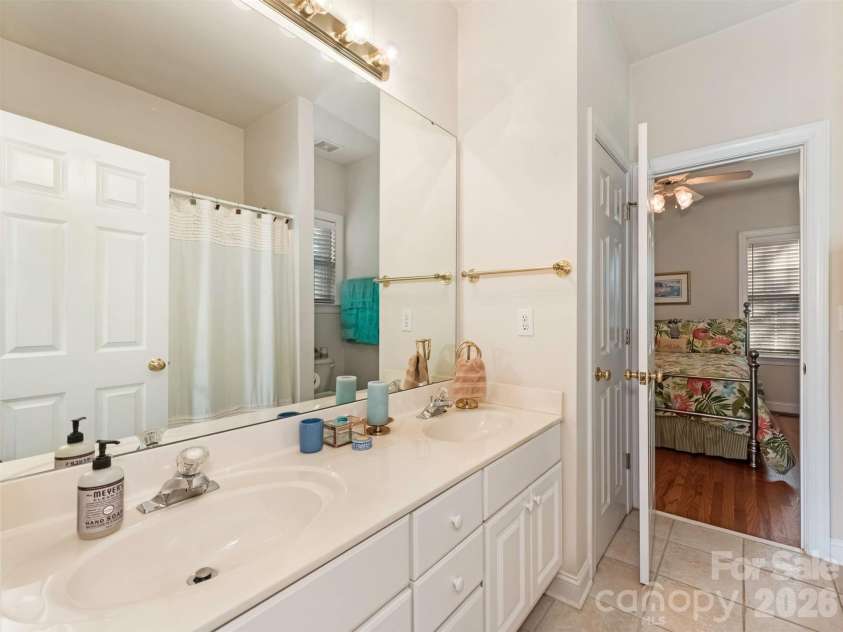 714 Corinthian Place, Charlotte, NC 28211.  MLS# CAR4430064, YatesRealty ID 56576. Secondary full bath