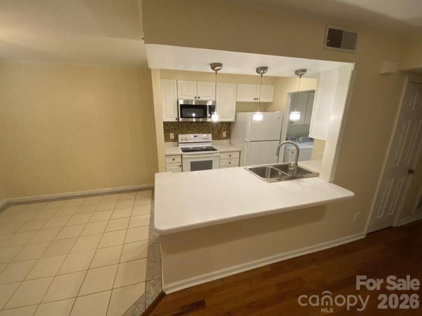 11013 Running Ridge Road, Charlotte, NC 28226.  MLS# CAR4434679, YatesRealty ID 56578. 