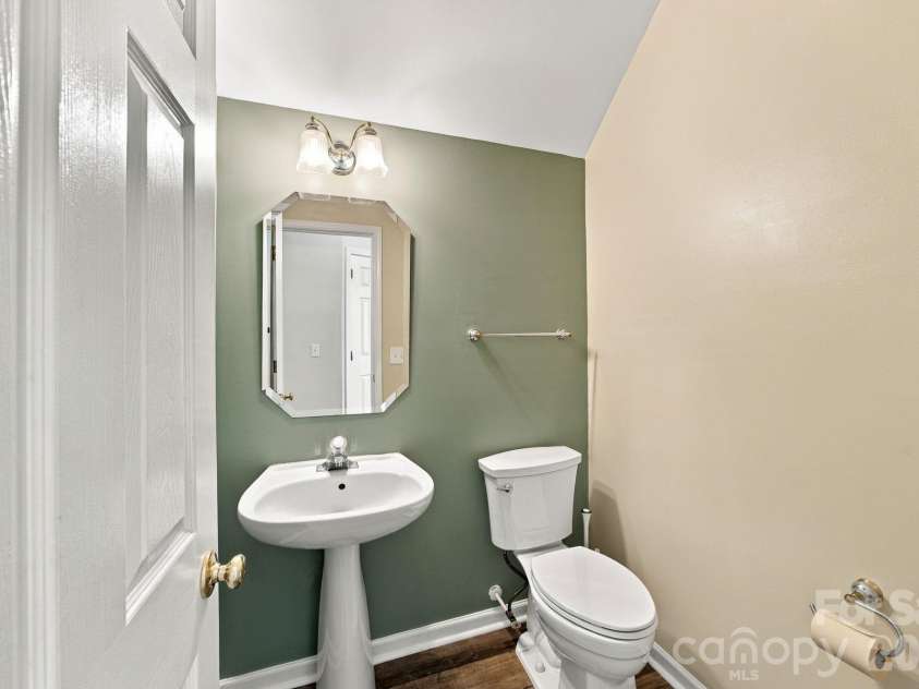 6730 Reedy Creek Road, Charlotte, NC 28215.  MLS# CAR4433782, YatesRealty ID 56590. 