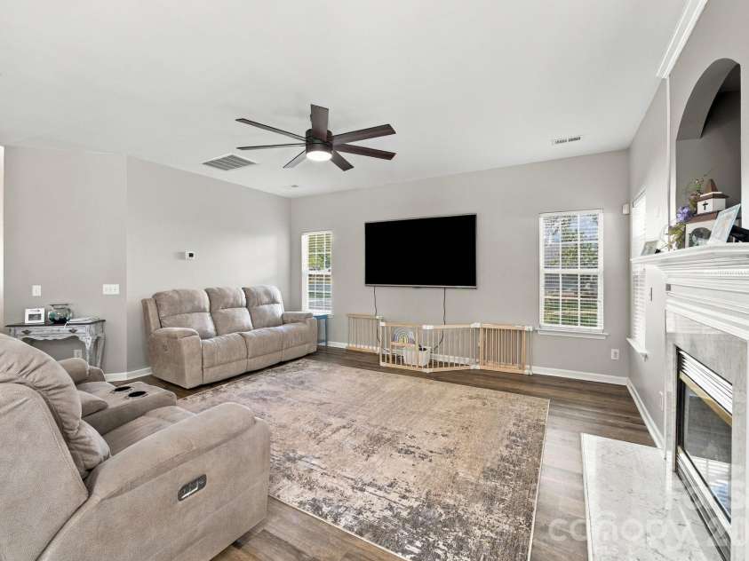 6730 Reedy Creek Road, Charlotte, NC 28215.  MLS# CAR4433782, YatesRealty ID 56590. 