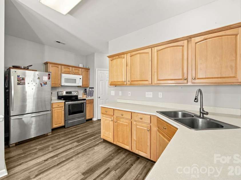 6730 Reedy Creek Road, Charlotte, NC 28215.  MLS# CAR4433782, YatesRealty ID 56590. 