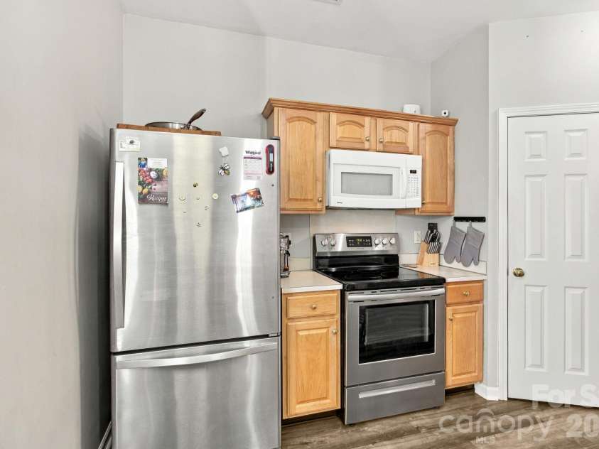 6730 Reedy Creek Road, Charlotte, NC 28215.  MLS# CAR4433782, YatesRealty ID 56590. 