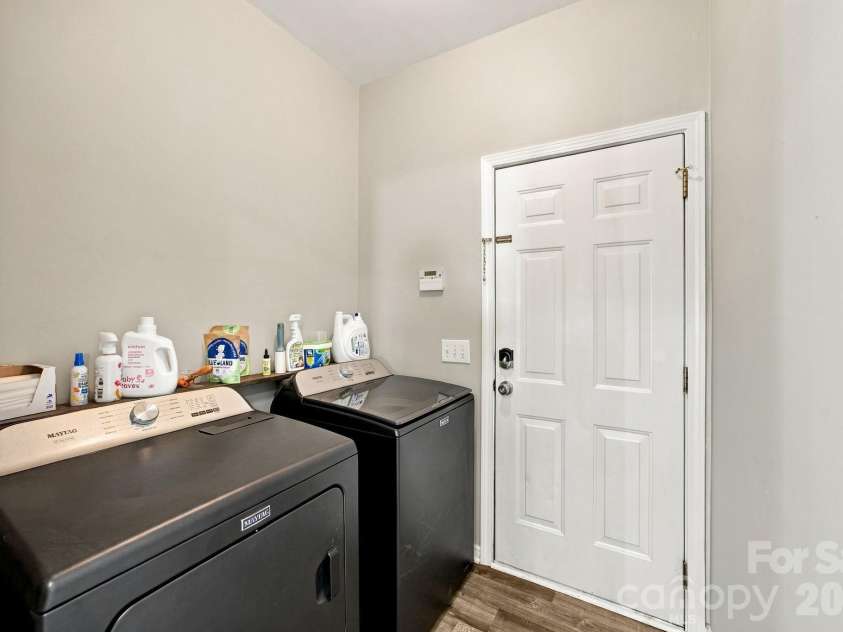 6730 Reedy Creek Road, Charlotte, NC 28215.  MLS# CAR4433782, YatesRealty ID 56590. 