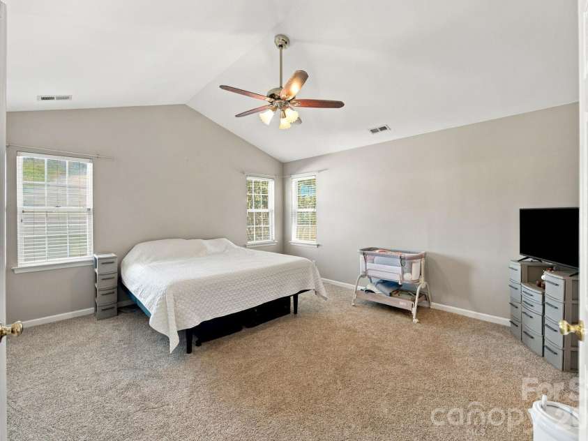 6730 Reedy Creek Road, Charlotte, NC 28215.  MLS# CAR4433782, YatesRealty ID 56590. 