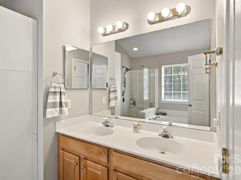 6730 Reedy Creek Road, Charlotte, NC 28215.  MLS# CAR4433782, YatesRealty ID 56590. 