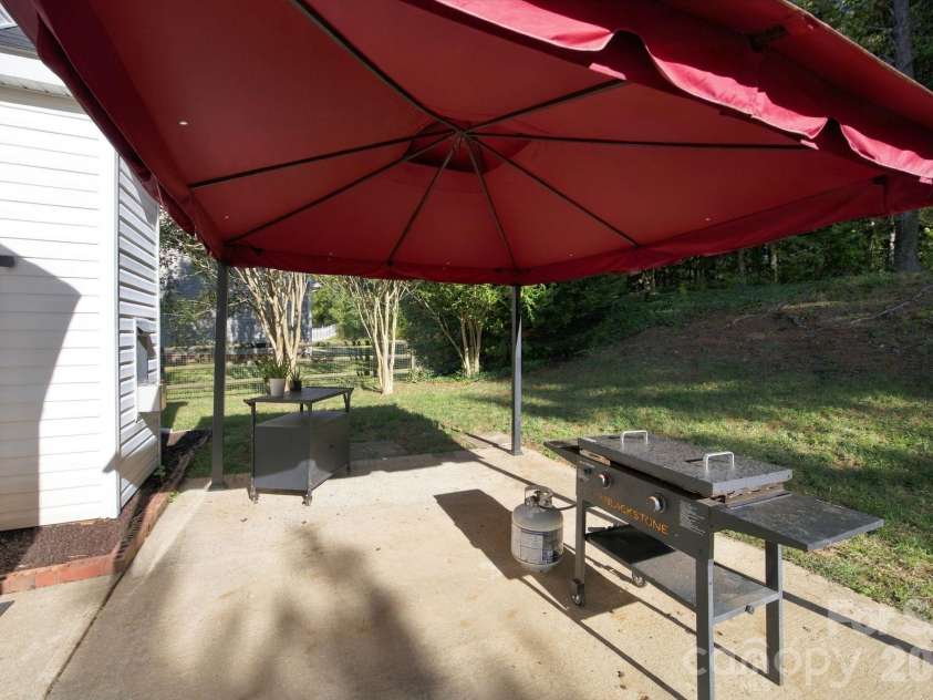 6730 Reedy Creek Road, Charlotte, NC 28215.  MLS# CAR4433782, YatesRealty ID 56590. 
