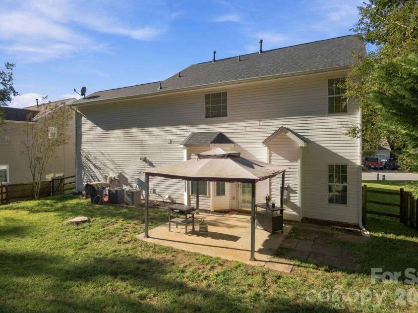 6730 Reedy Creek Road, Charlotte, NC 28215.  MLS# CAR4433782, YatesRealty ID 56590. 