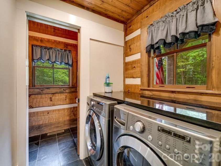 246 Fiddle And A Bow Lane, Sylva, NC 28779.  MLS# CAR4433984, YatesRealty ID 56597. 