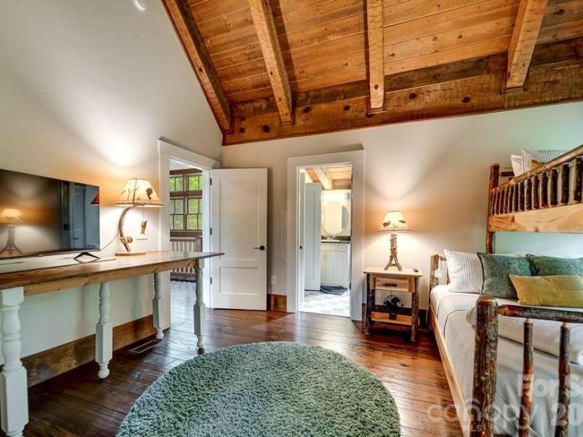 246 Fiddle And A Bow Lane, Sylva, NC 28779.  MLS# CAR4433984, YatesRealty ID 56597. 