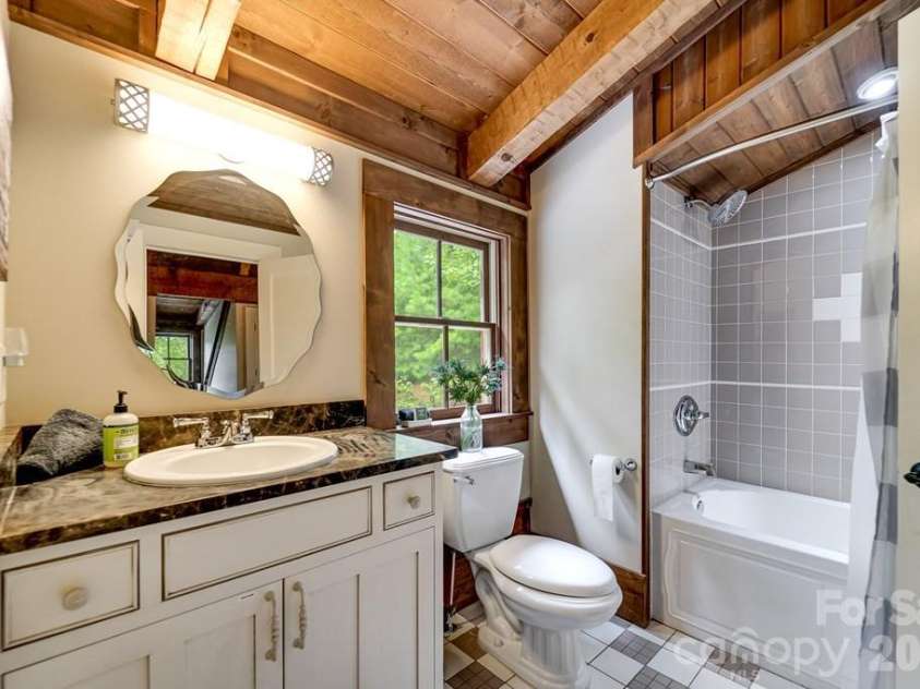 246 Fiddle And A Bow Lane, Sylva, NC 28779.  MLS# CAR4433984, YatesRealty ID 56597. 