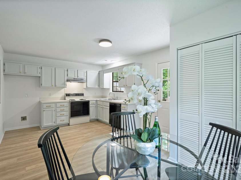 6115 Coltswood Court, Charlotte, NC 28211.  MLS# CAR4271652, YatesRealty ID 566. 