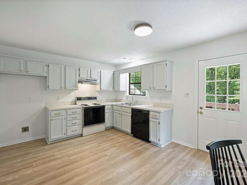 6115 Coltswood Court, Charlotte, NC 28211.  MLS# CAR4271652, YatesRealty ID 566. 