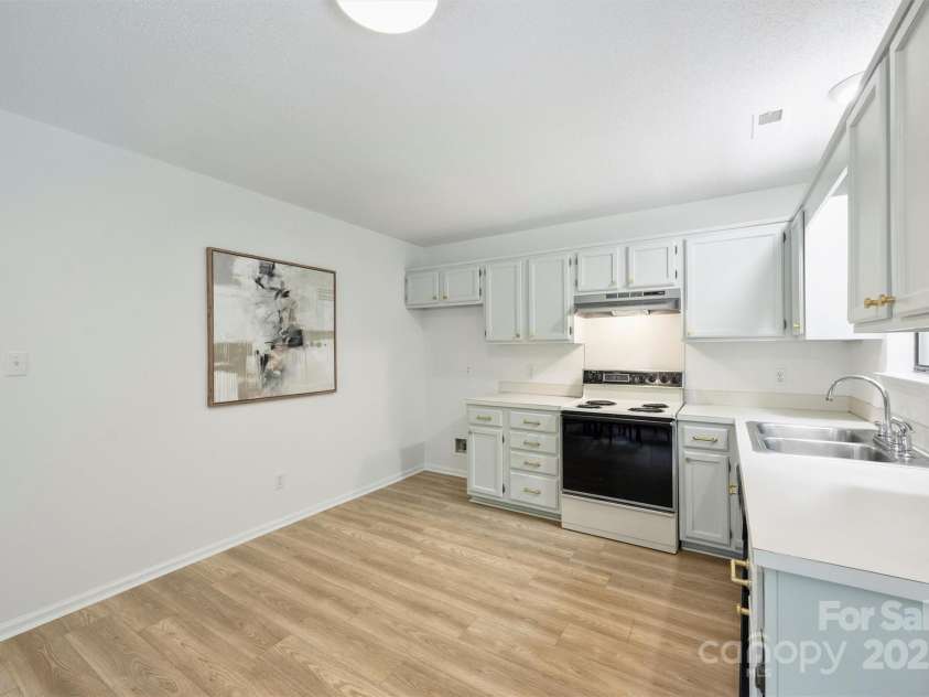 6115 Coltswood Court, Charlotte, NC 28211.  MLS# CAR4271652, YatesRealty ID 566. 