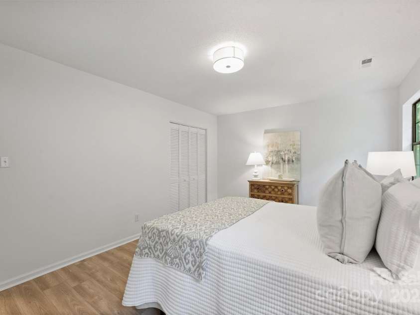 6115 Coltswood Court, Charlotte, NC 28211.  MLS# CAR4271652, YatesRealty ID 566. 