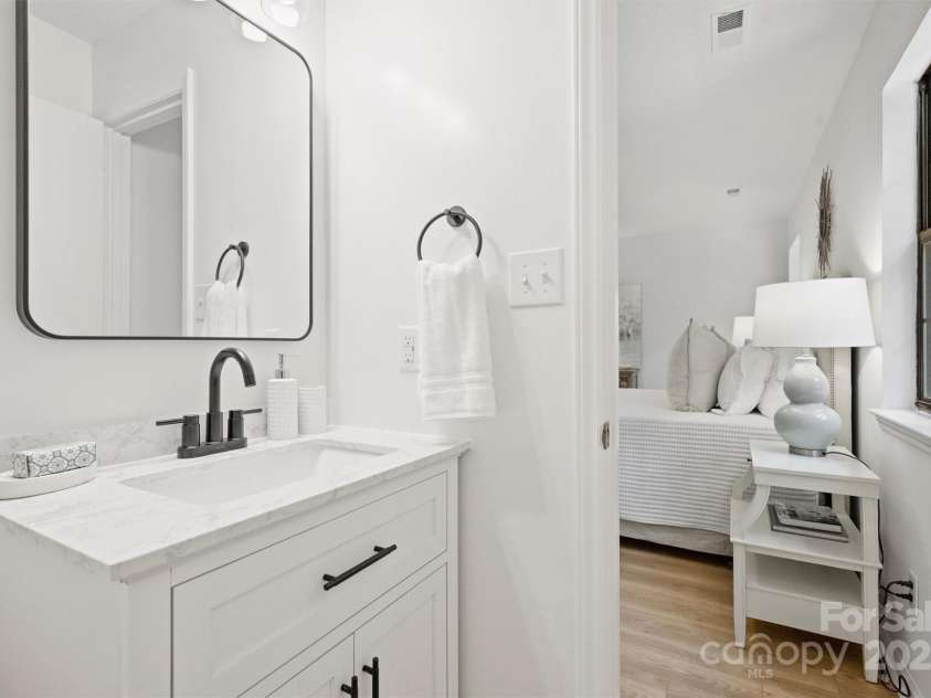 6115 Coltswood Court, Charlotte, NC 28211.  MLS# CAR4271652, YatesRealty ID 566. 