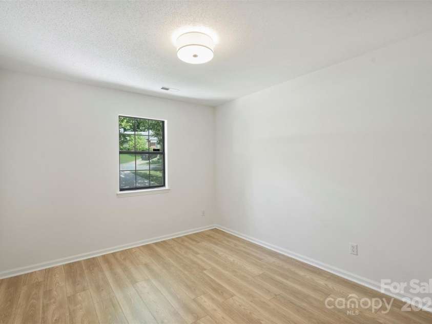 6115 Coltswood Court, Charlotte, NC 28211.  MLS# CAR4271652, YatesRealty ID 566. 