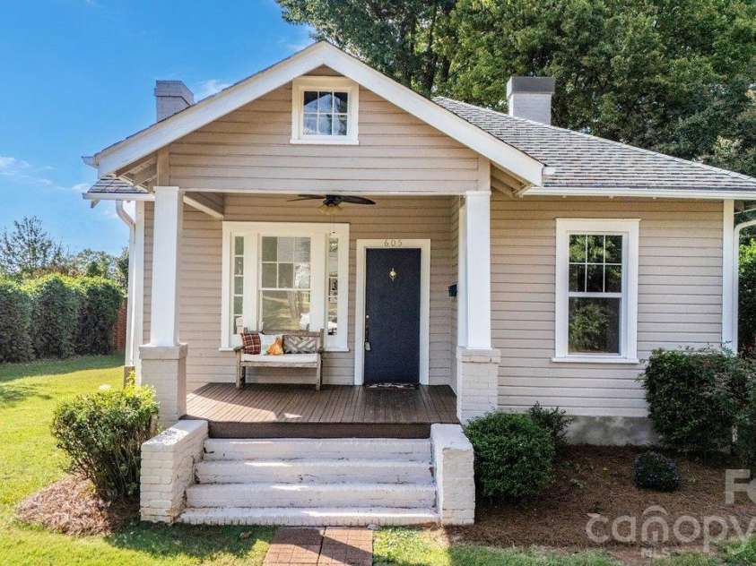 605 Oakland Avenue, Charlotte, NC 28204.  MLS# CAR4432547, YatesRealty ID 56602. 