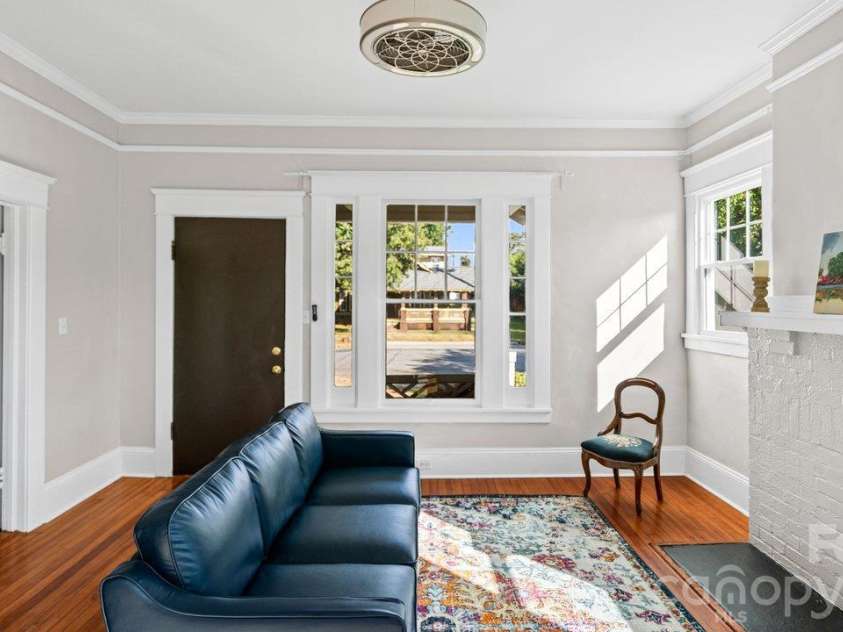 605 Oakland Avenue, Charlotte, NC 28204.  MLS# CAR4432547, YatesRealty ID 56602. 